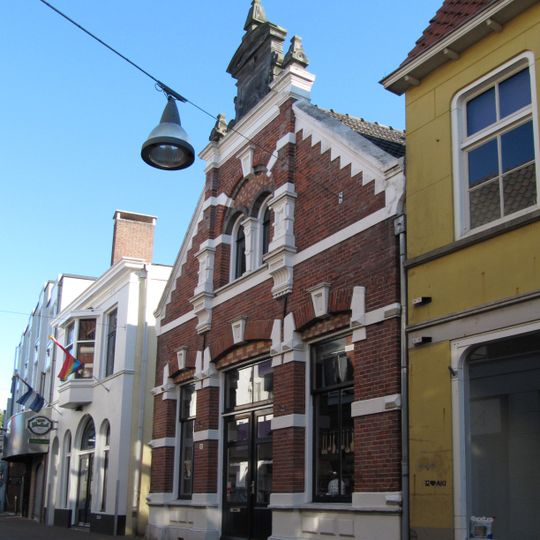 Koetshuis annex woonhuis
