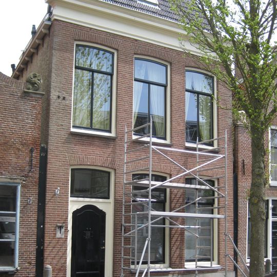 Pand met eenvoudige lijstgevel