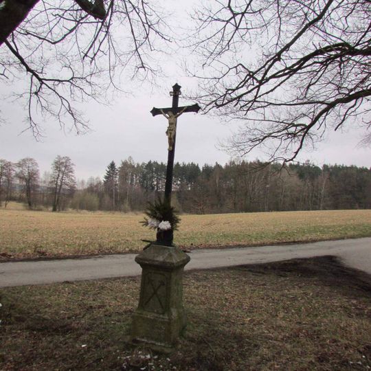 Kříž u Jedlovského potoka u rozcestí na Mirošov
