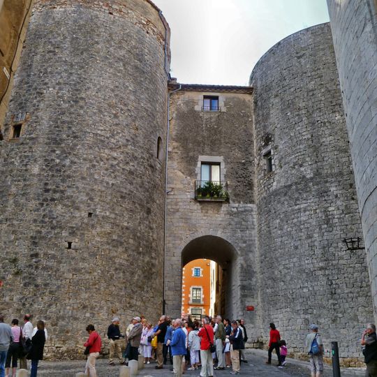 Murs, torres i portals de la Girona antiga