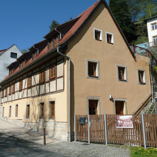 Wohnhaus in offener Bebauung Lohmener Straße 12