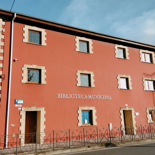 Biblioteca Municipal de Bárcena de Cicero - Baldomero Fernández Moreno