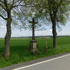 Kamenný kříž u silnice západně od Stonařova