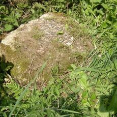 Milestone, 300m N of Higher Scombe Farm.