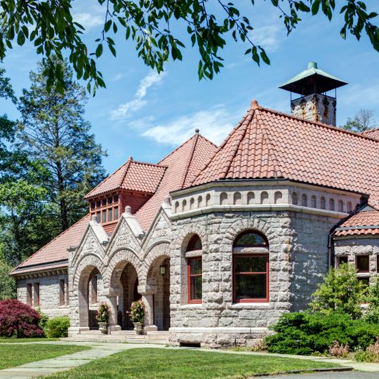 Pequot Library