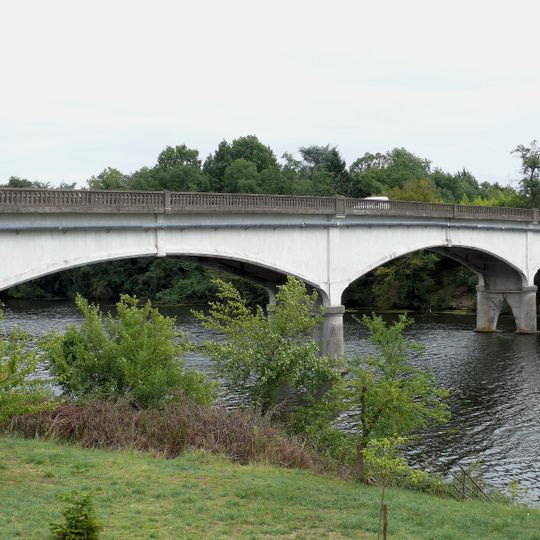 Saint-Capraise-de-Lalinde Bridge