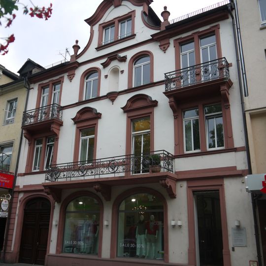 Wohn- und Geschäftshaus