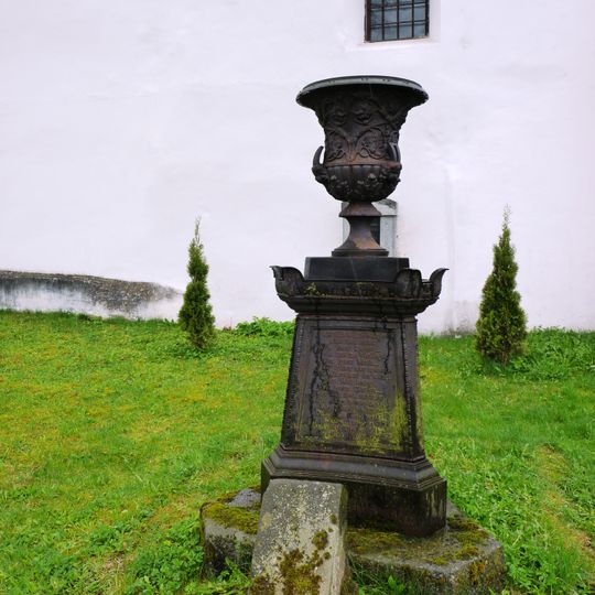 Plastika poháru v Petrovicích u Sušice