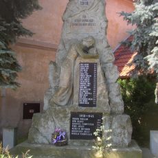 Pomník padlým v 1. a 2. světové válce v Dolánkách nad Ohří