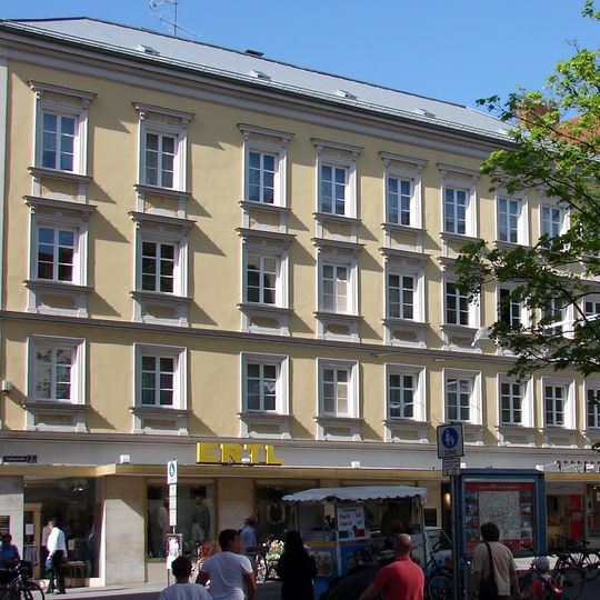 Wohn- und Geschäftshaus