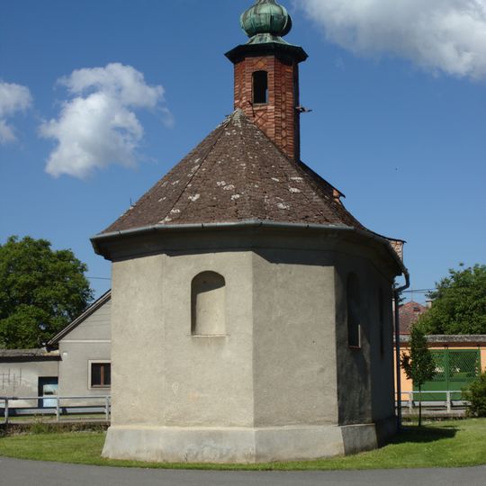 Kaple ve Vlachově u hlavní silnice