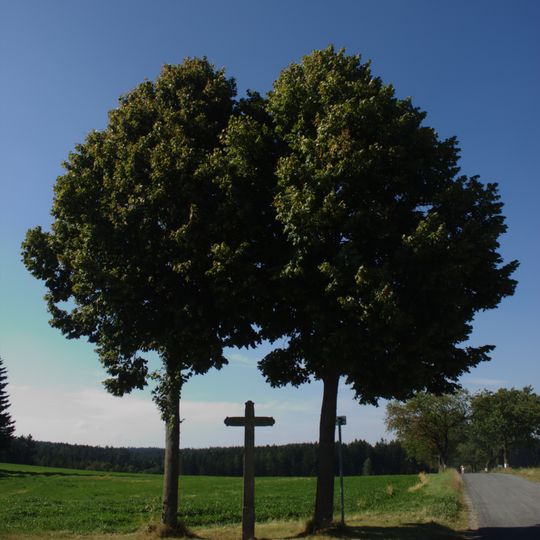 Kříž u Holýšova na rozcestí