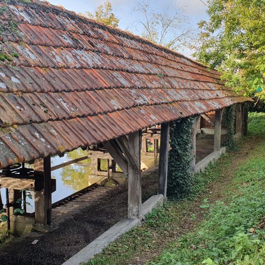 Lavoir public du bourg de Cherisy