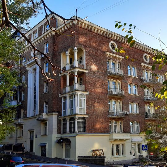 Будинок на Крутому узвозі, 6/2