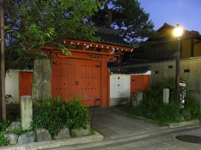Entrance 1