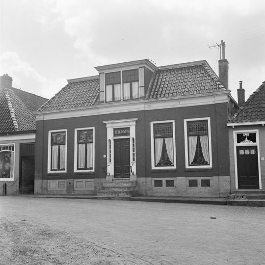 Tsjerkebuorren 12, Dronryp