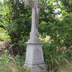 Kříž u silnice západně od Hroznatína