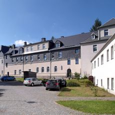 Herrenhaus, drei Wirtschaftsgebäude, Scheune sowie Zufahrtsbrücke eines Rittergutes Rittergut 1; 2; 3; 4; 5; 6; 7