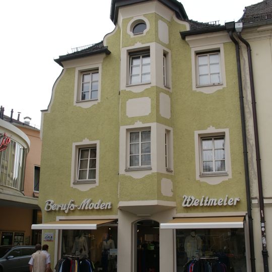 Wohn- und Geschäftshaus