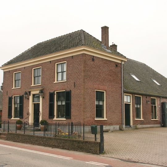 Boerderij met tuinhek