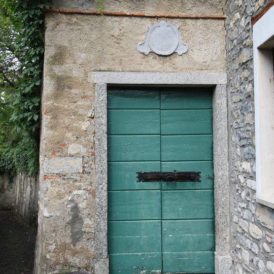Casa di via San Carlo e via Dante