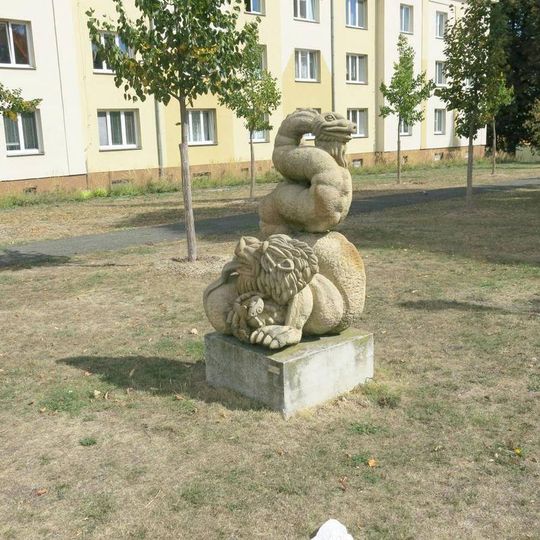 Socha Dvouhlavý drak na rohu ulic Na Příkopě a Kapitána Jaroše v Kadani