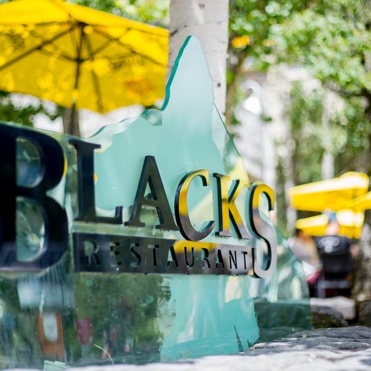 Black's Pub