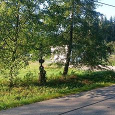 Kříž severovýchodně od Choustníku u vodárny