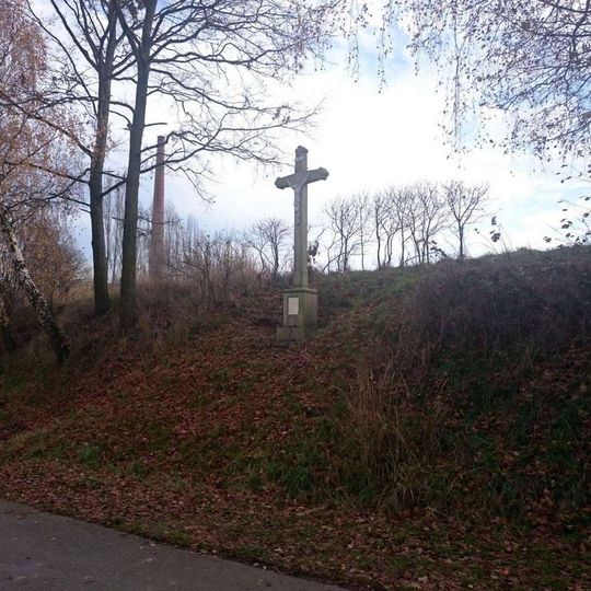 Kříž jihovýchodně od Svatonic