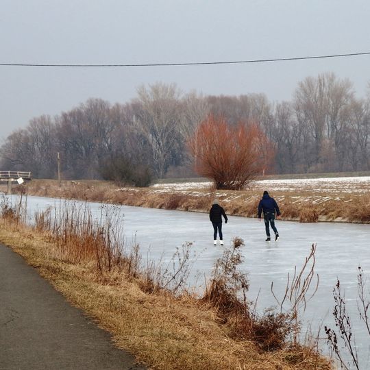 Most přes Baťův kanál jižně od Babic
