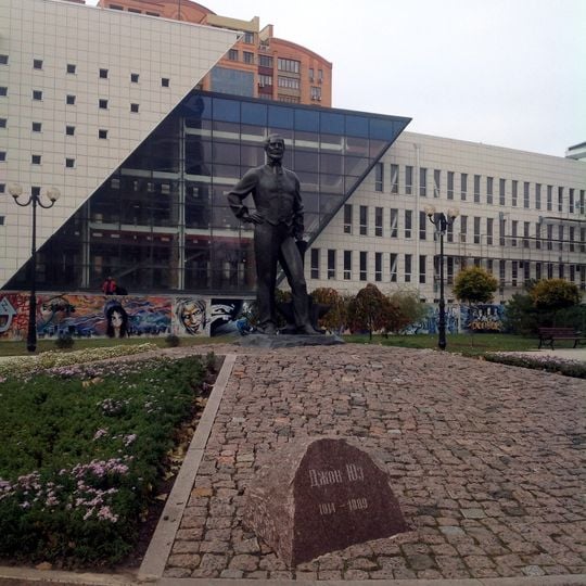 Hughes monument in Donetsk