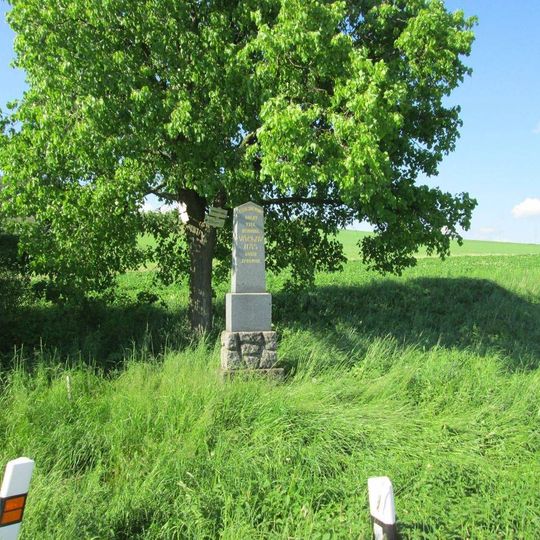 Kříž východně od Podmokel