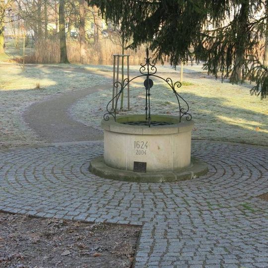 Renesanční studna u kostela Nanebevzetí Panny Marie v Poděbradech