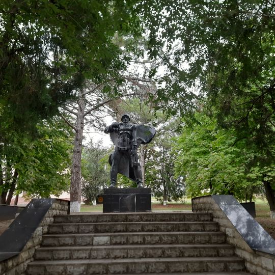 Monument la mormântul comun al ostașilor căzuți