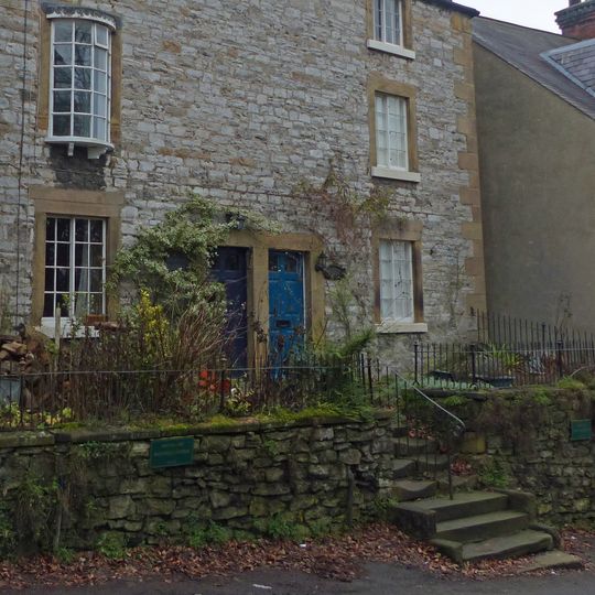 Steps, railings and retaining walls to Mayfield Cottage and Westfield Cottage
