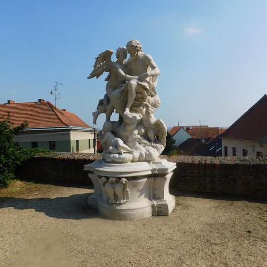 Sousoší Jupiter s Amorem v zámeckém parku ve Slavkově