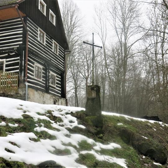 Kříž u domu 79 ve Velké Veleni