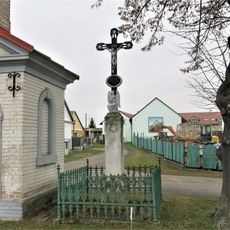 Kříž u kaple v Smilovicích