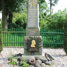 Pomník padlým na návsi ve Sřivani