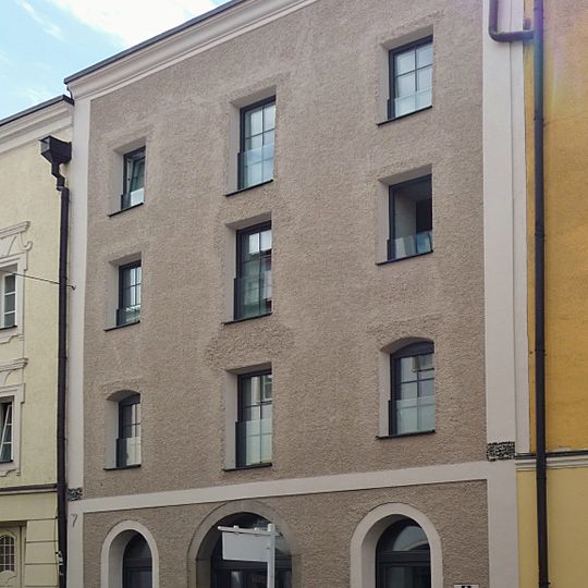 Ehemaliger städtischer Salzstadl, jetzt Wohn- und Geschäftshaus