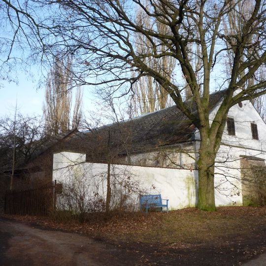 Hospodářská budova zámku Petrkov