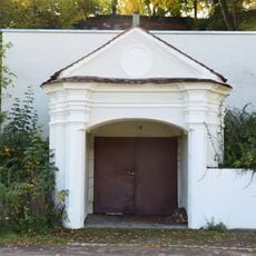 Bierkellerzugang mit barocker Portalarchitektur