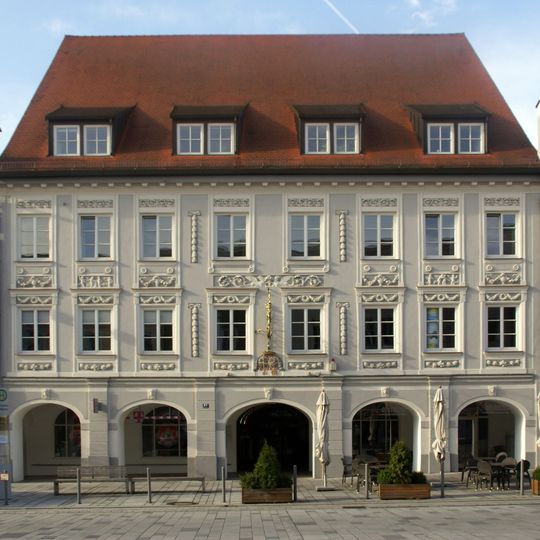 Wohn- und Geschäftshaus