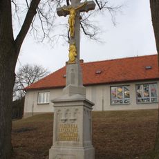 Kříž u školy v Šebkovicích