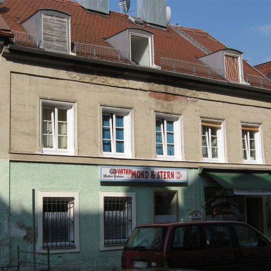 Zweigeschossiges Mietshaus