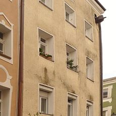 Wohn- und Geschäftshaus