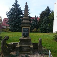 Kirche mit Ausstattung, Kirchhof und Denkmal für die Gefallenen des Ersten Weltkrieges Lindenstraße -