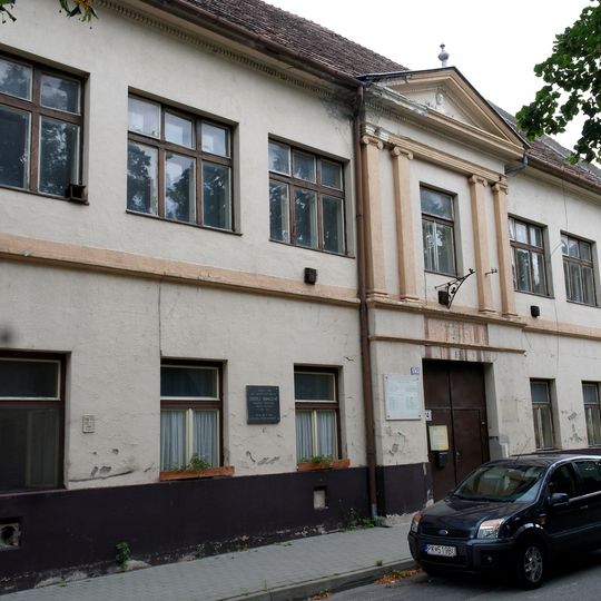 Býv. ev. gymnázium a pam. tabule, gymnázium pamätné