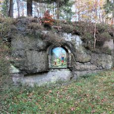 Kaplička Zjevení Panny Marie na skále u silnice severně od Lipnice