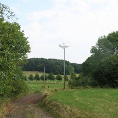 Kovová kinetická plastika Větrný objekt u cesty z Černčic do Bílky